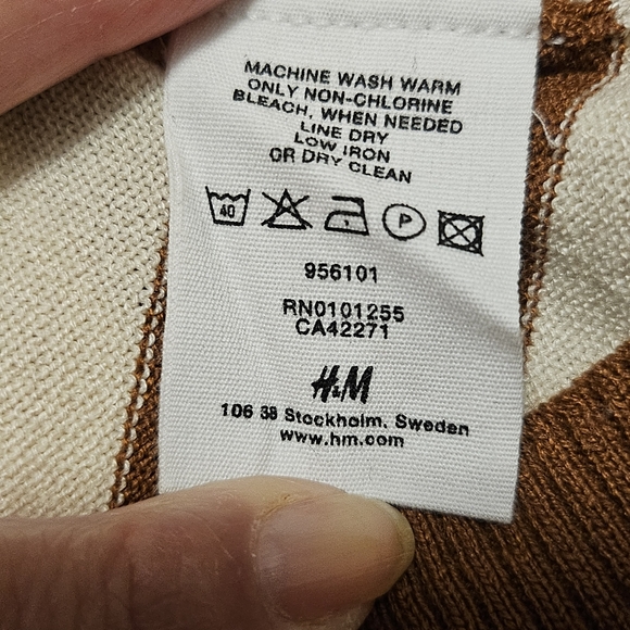 H&M Sweater - Picture 3 of 4